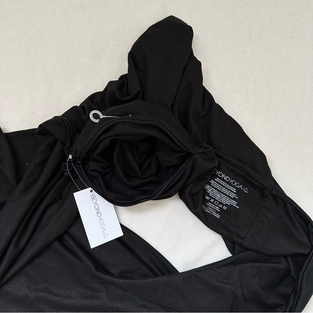 NWT Beyond Yoga Black Pocket Infinity Scarf - Picture 2 of 4